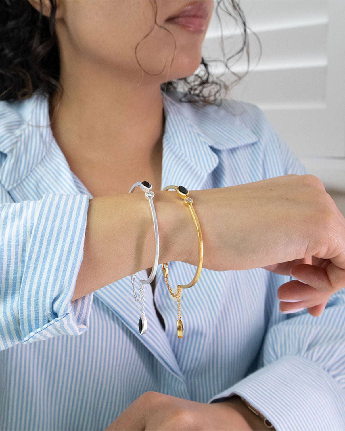 The ‘Euphorie’ Black Spinal Gold Bangle - Moon London
