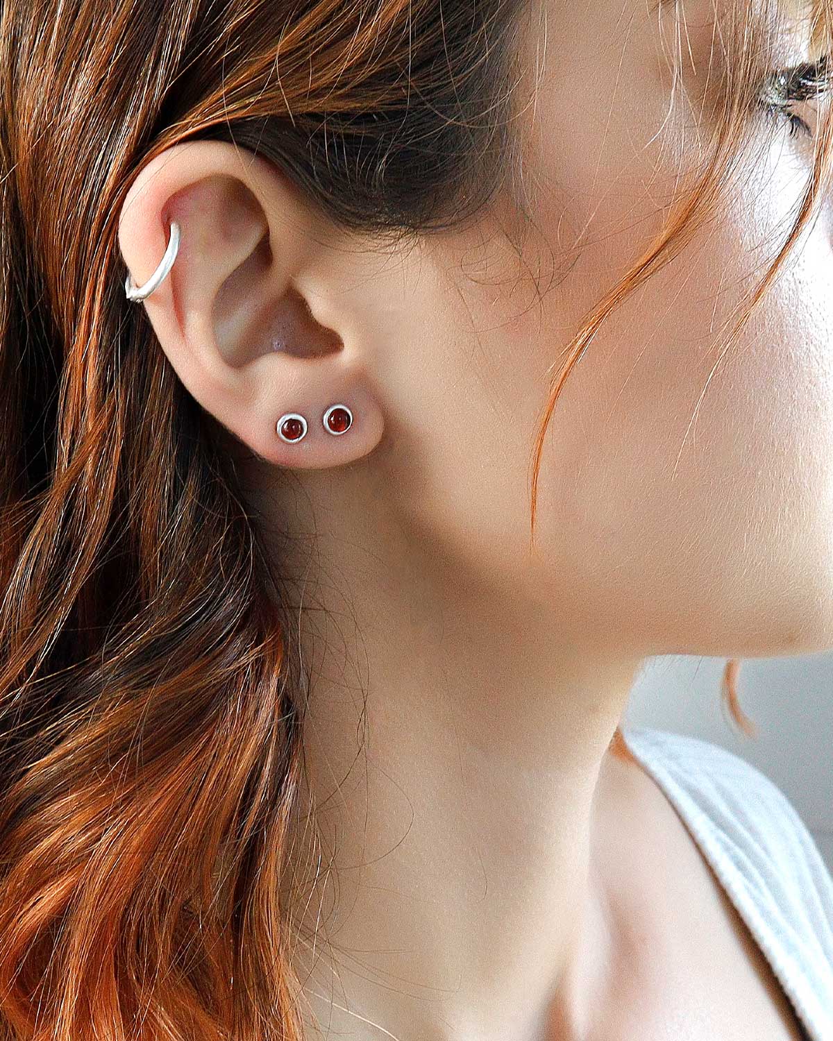 The Dwarf Garnet Stud Earrings - Moon London