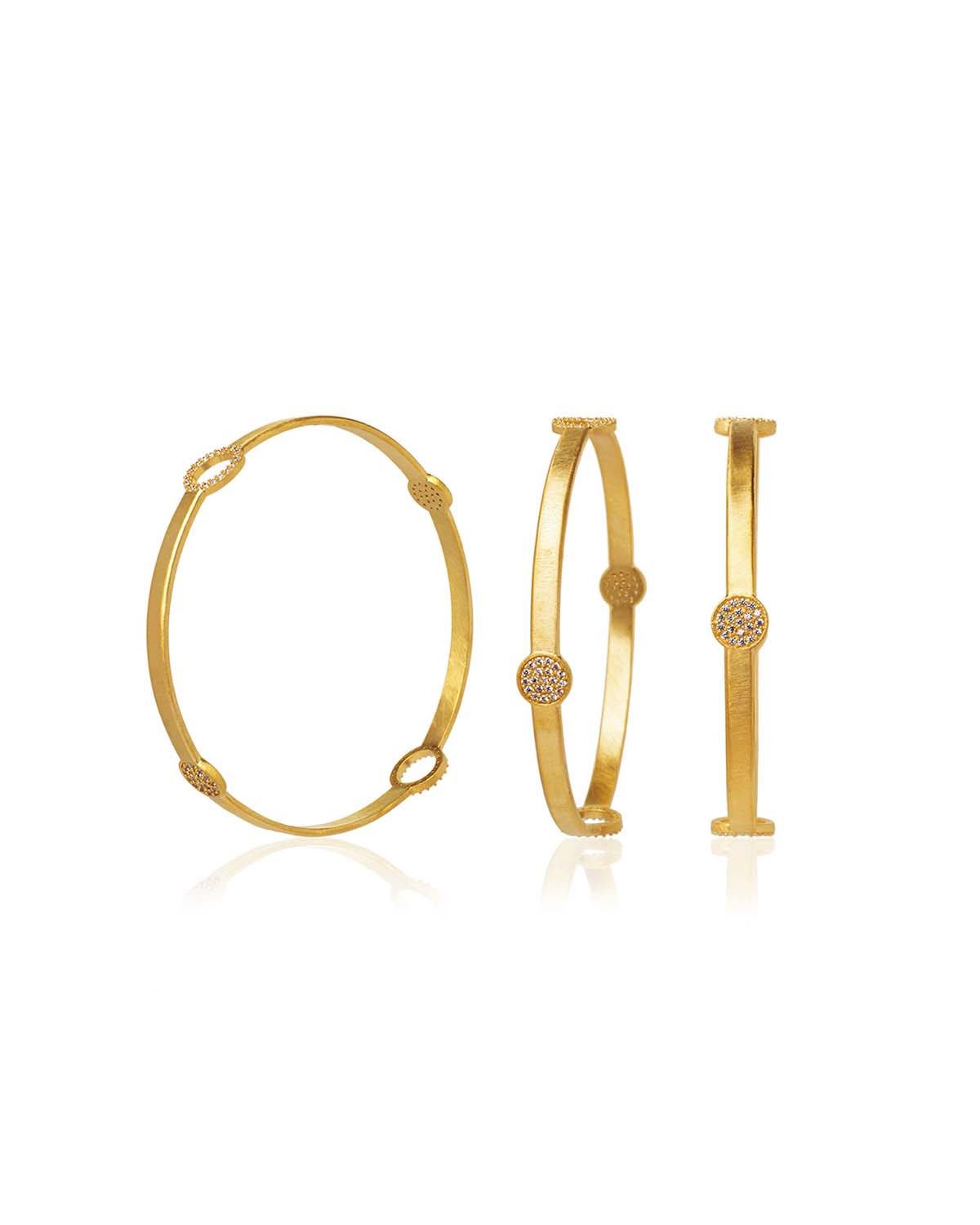 Gold bangle with AAA grade crystals and a polished finish