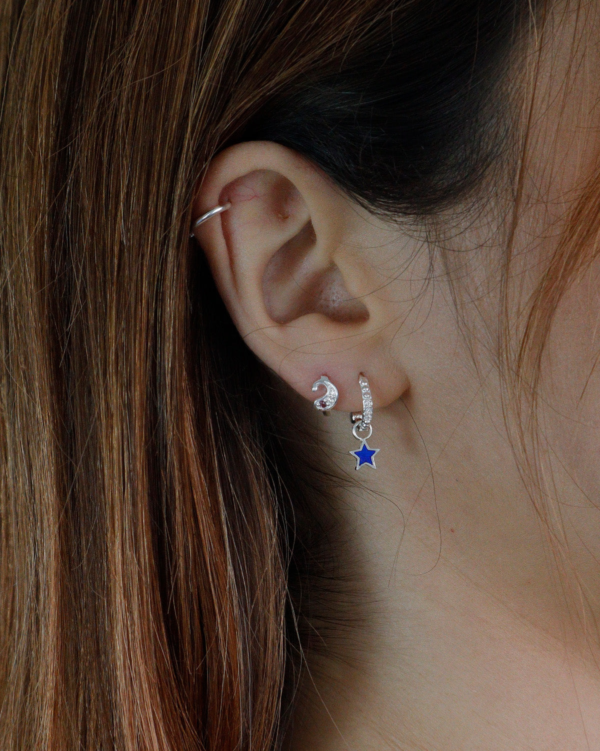 starlight-sterling-silver-mini-hoops-model