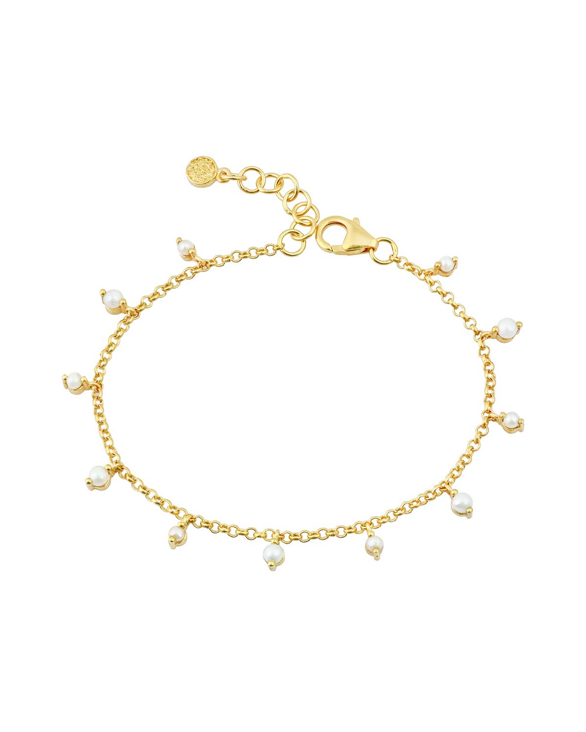 Gold bracelet with graduated pearls in a refined adjustable design