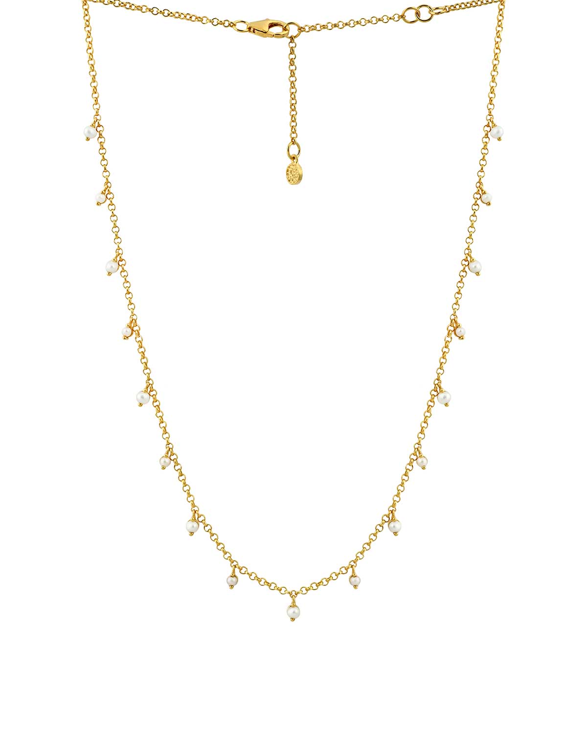 Gold necklace with graduated pearls in a classic elegant design