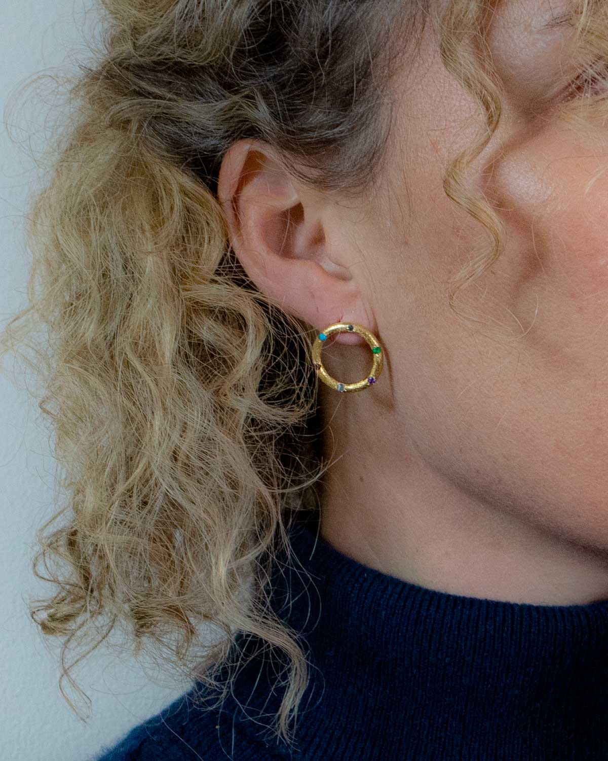 Circle Gold stud Earrings - Moon London