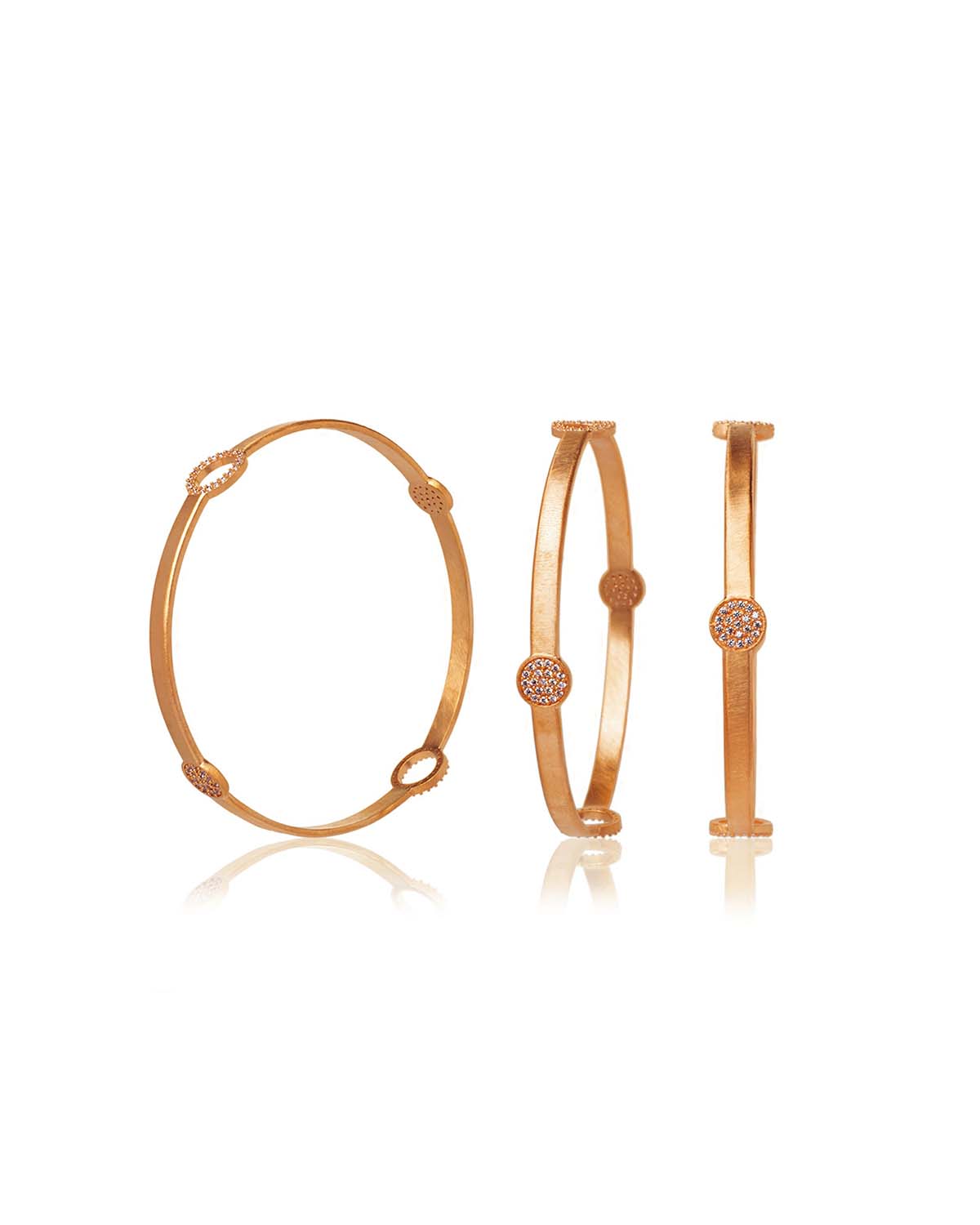 Rose gold bangle with AAA-grade crystals and a polished finish